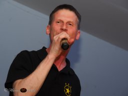 Künstler helfen Kinder - Mit Musik zur Menschlichkeit